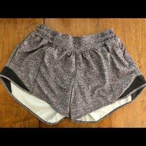 Lululemon hotty hot 4” shorts